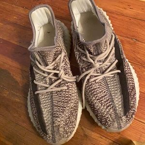 YEEZY 350 v 2 Zyon